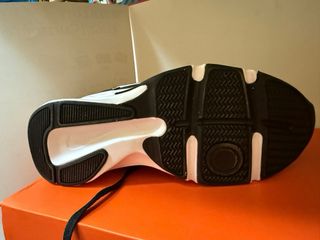 Zapatillas Nike Negras y Blancas