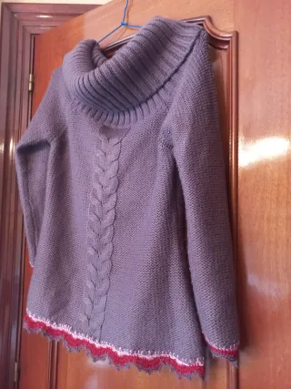 Jersey gris talla M amplio con detalles