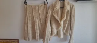 Traje chaqueta y falda beige/dorado