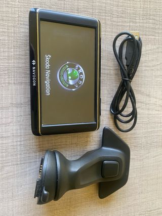 GPS NAVIGON 70/71 PREMIUM CAR con soporte original