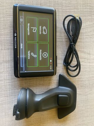 GPS NAVIGON 70/71 PREMIUM CAR con soporte original