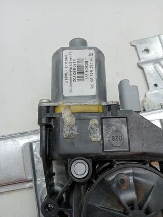 ELEVALUNAS DELANTERO DERECHO PEUGEOT 208 (6)