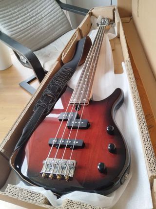 Bajo Yamaha TRBX174 Rojo y Negro