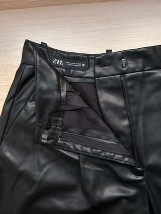 Bermuda Zara efecto piel Talla M