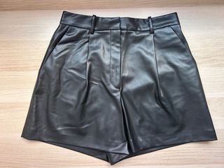 Bermuda Zara efecto piel Talla M