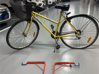 Bicicleta marchas, con cesto delantero