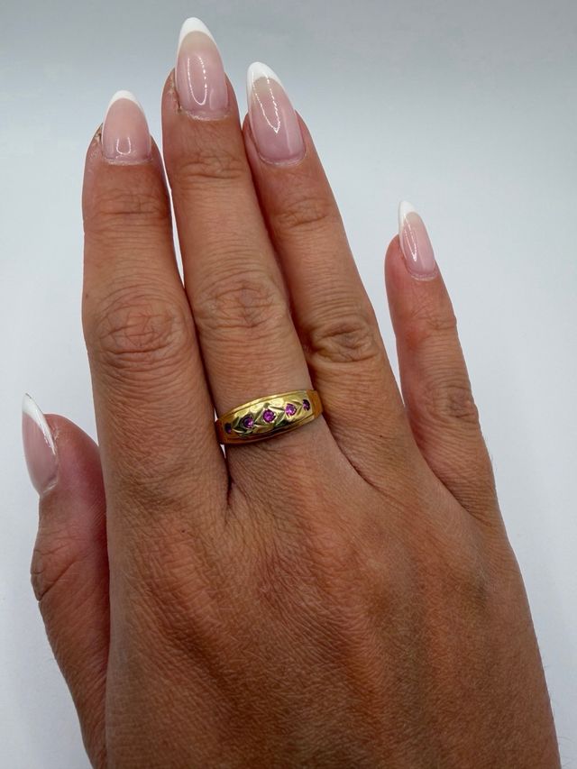 Anillo Oro Amarillo 18k con Rubíes