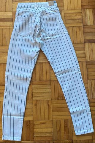 Pantalón Bershka rayas blanco y azul