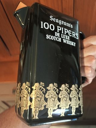 Jarra Seagram's 100 Pipers Scotch Whisky
