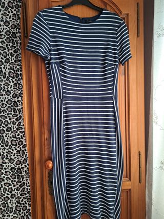 Vestido de rayas azul y blanco