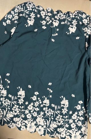 Blusa de verano floral verde azulado