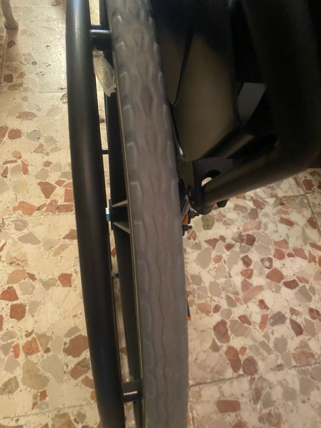 2 sillas de ruedas plegables