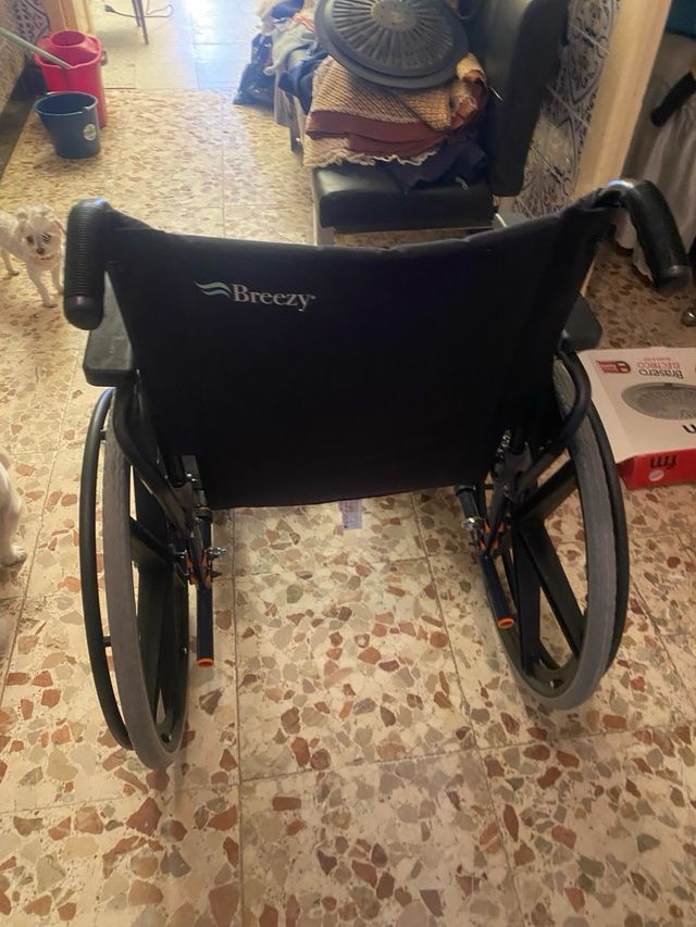 2 sillas de ruedas plegables