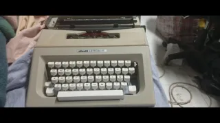 Máquina de escribir Olivetti Lettera 25