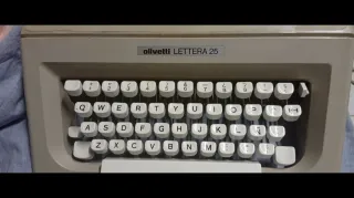 Máquina de escribir Olivetti Lettera 25