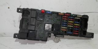 CAJA RELES / FUSIBLES VOLVO S80 BERLINA