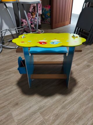 Pupitre infantil con pizarra y cajón