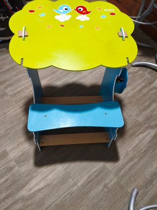 Pupitre infantil con pizarra y cajón