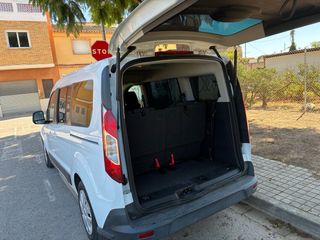 Ford Grand Tourneo Connec 2012