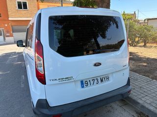 Ford Grand Tourneo Connec 2012
