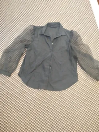 Camisa negra con mangas transparentes t.s zara