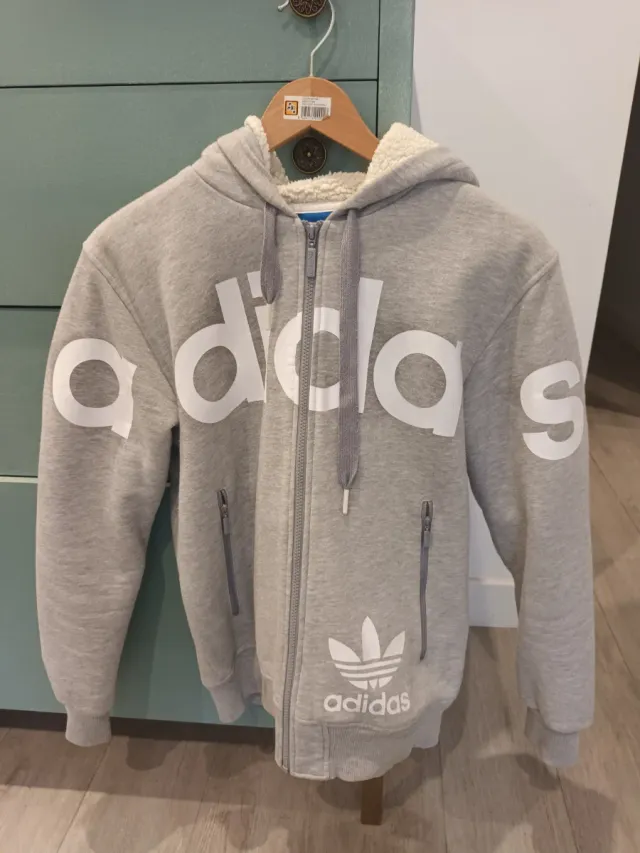 Chaqueta Adidas Gris con Forro