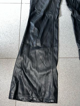 Pantalones largos de cuero negros