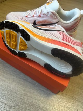 Nike Vomero 18 Sail Bright Crimson Laser Orange