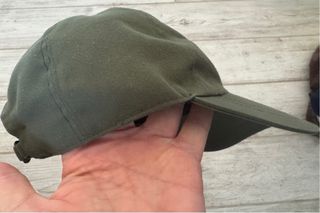 Cappello Peru' verde con ricamo rosso