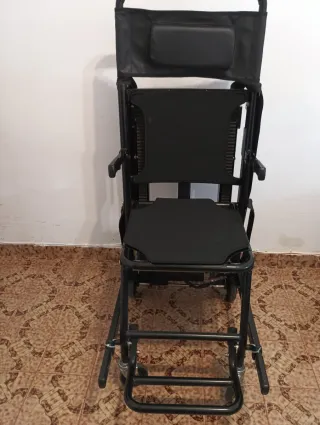 Silla oruga eléctrica sube escaleras.