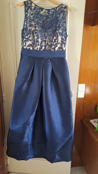 Vestido de fiesta azul con pedrería