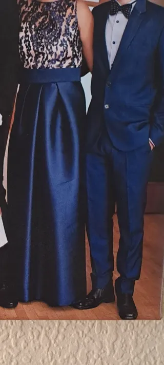 Vestido de fiesta azul con pedrería