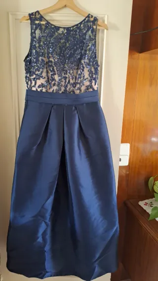 Vestido de fiesta azul con pedrería