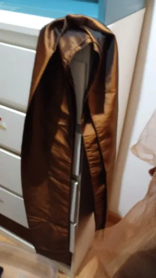 Vestido de fiesta marrón y dorado