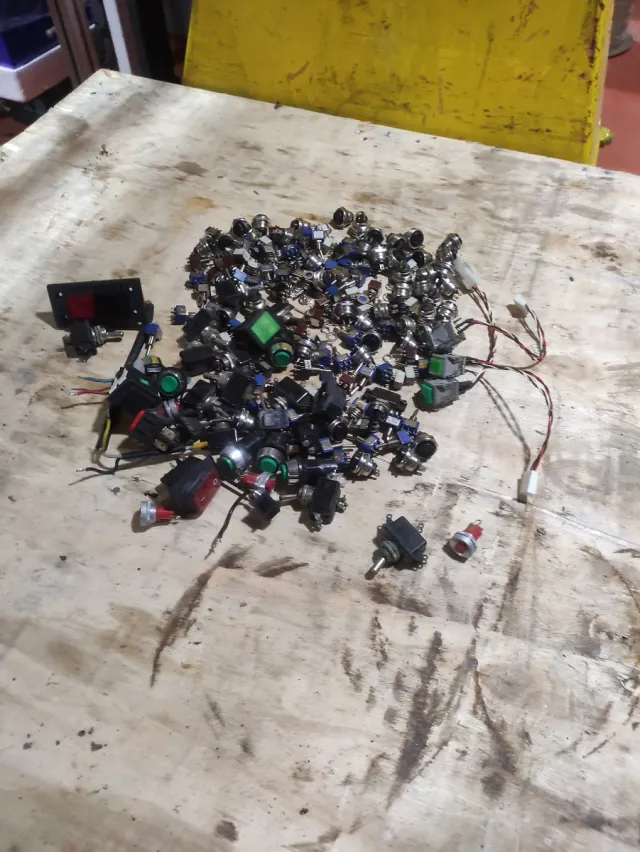 Lote de Botones y Pulsadores