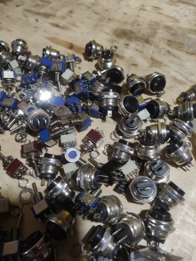 Lote de Botones y Pulsadores