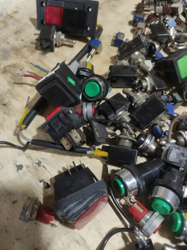 Lote de Botones y Pulsadores