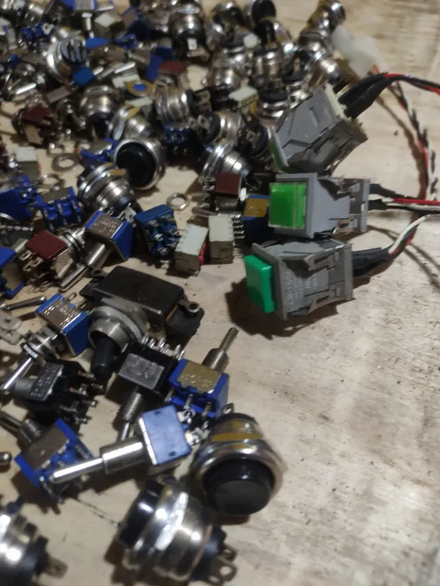 Lote de Botones y Pulsadores