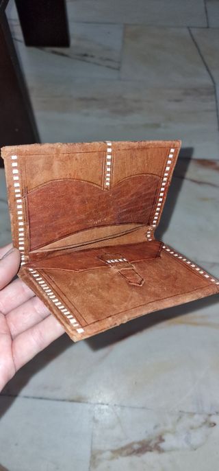 Cartera de cuero hecha a mano