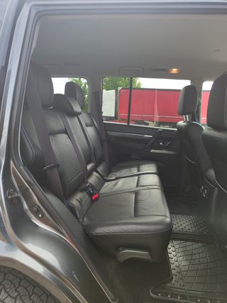 Mitsubishi Montero 2012
