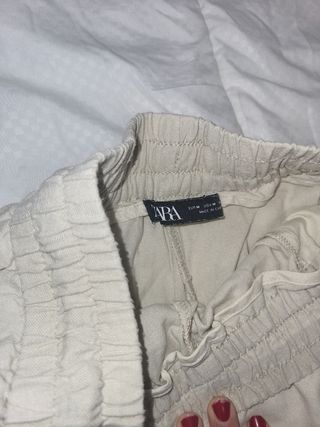 Pantalón corto de lino beige
