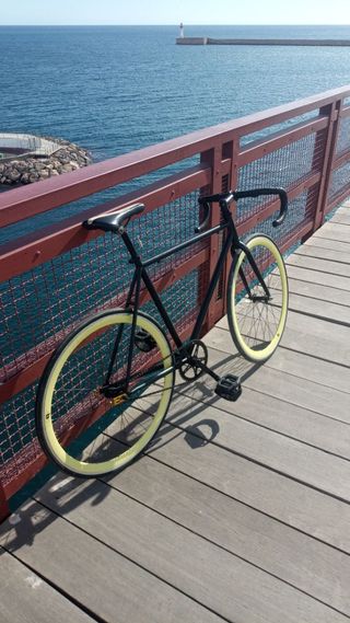 Bicicleta Fixie Negra Perfiles Amarillos talla L