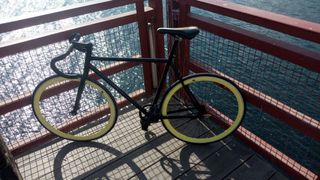 Bicicleta Fixie Negra Perfiles Amarillos talla L