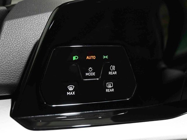 Volkswagen Golf Life 1.0 eTSI 110cv DSG7