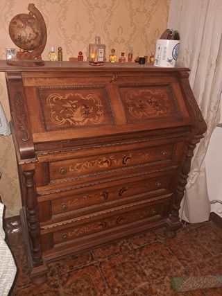 Scrivania mobile in legno intarsiato