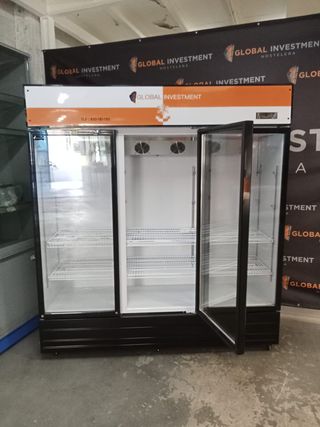 Nevera expositora de bebidas 3 puertas de cristal
