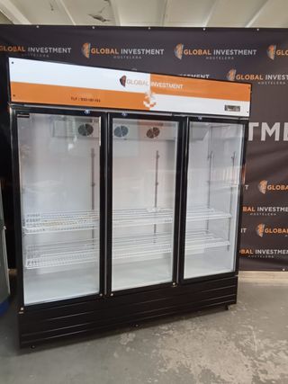 Nevera expositora de bebidas 3 puertas de cristal