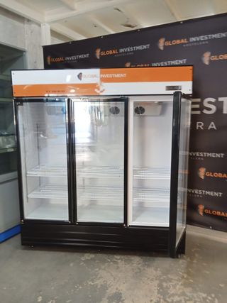 Nevera expositora de bebidas 3 puertas de cristal