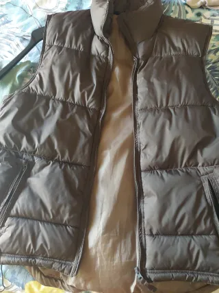 Chaleco acolchado marrón hombre