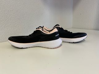 Zapatillas Kiprun Negras y Rosas